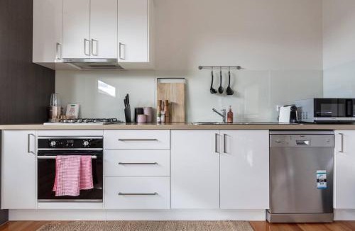 Brunswick East House | Primrose - Chic Mid-Century Style in Brunswick