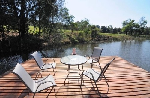 Tapitallee Cottage | Privacy space comfort.nVisit Bundanon Stay at Heron's Rest @ Tapitallee Lodges
