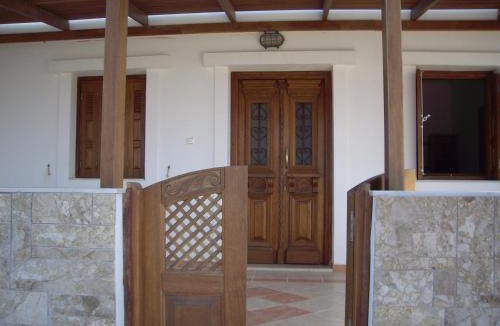 Lefkos House | private beachfront house