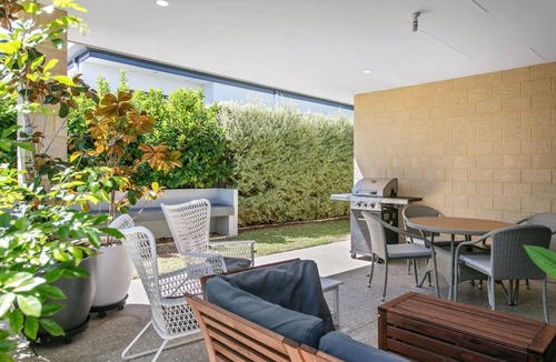 Madeley House | Private, Comfortable, Spacious 3 Bedroom Single Level Home with Yard and Parking