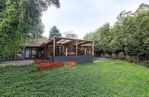 Cockatoo House | Private Holiday Home With Rain Forest Creek View