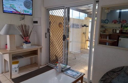 Redlynch Apartment | Private, Quiet, Secure, fully Self contained Granny Flat with off street parking