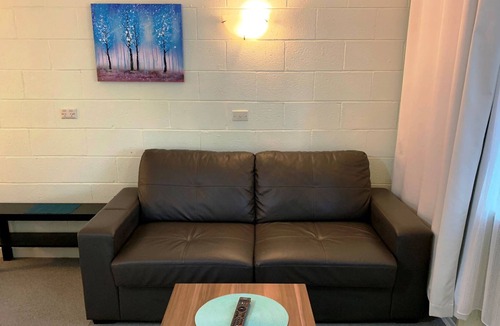 Strathmerton House | Private Room with Bathroom and Great Rate