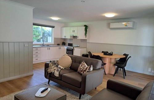 Welshpool Apartment | Prom Port Holiday Cottages - Wilsons Prom, Port Welshpool, Whale Watching