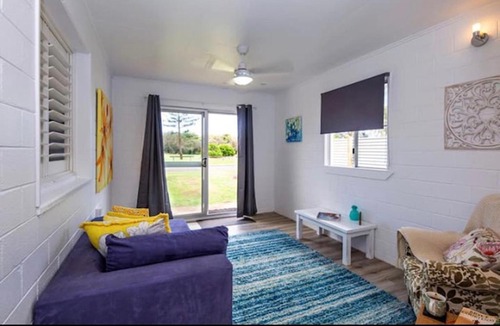 Innes Park Apartment | Puppies & Pancakes- King Bed Opposite Beach&Park