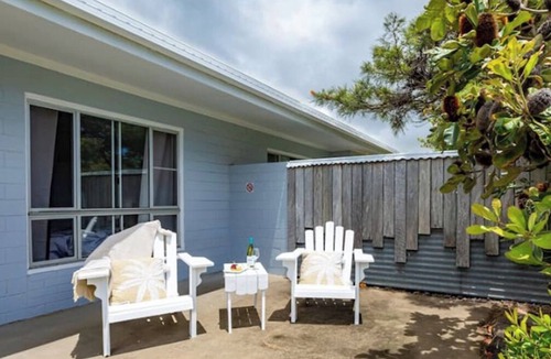 Bundaberg Villa | Puppies & Pancakes Opposite Beach and Park