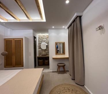 Glinado House | Pyrgianos Suites - Private Plunge Pool