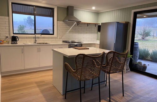Budgee Budgee Cabin | Q1 on Crestview, Adorable 1 Bedroom Farm Stay Cabin