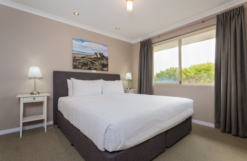 Centennial Park Hotel | Quality Apartments Banksia Gardens WA