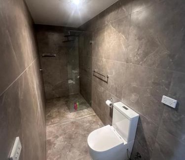 Guildford House | Queen Room in Modern House with Attached Bathroom - OR5
