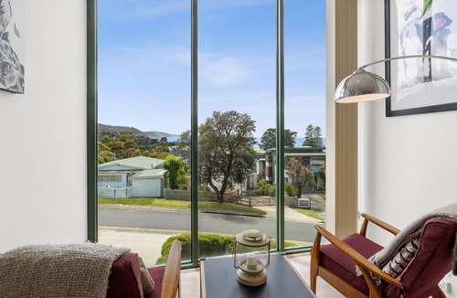 Lorne Apartment | Questa E Bella - Perfect Location, Wifi, Games And More