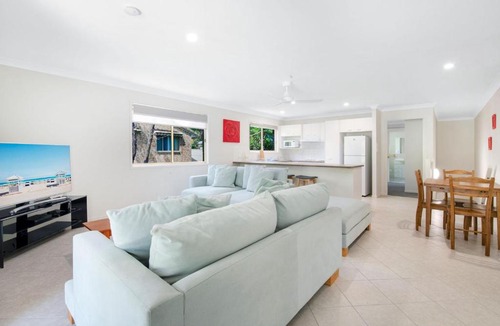 Tugun House | Quiet and Serene Duplex Close To Beach - GCHM