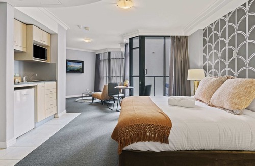 Haymarket Apartment | Quiet City Abode Summ