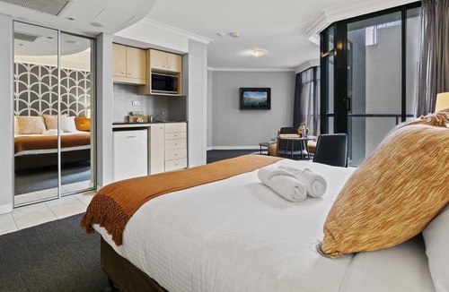 Haymarket Apartment | Quiet City Abode Summ