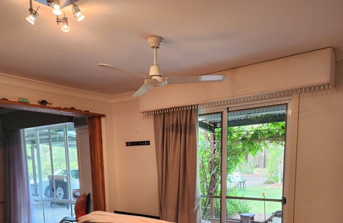Cooroy House | Quiet Getaway in the Country