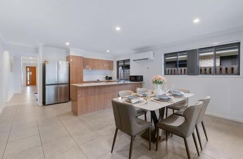 Park Ridge House | Quiet n Stylish 3mins to Mall Modern 4BR House