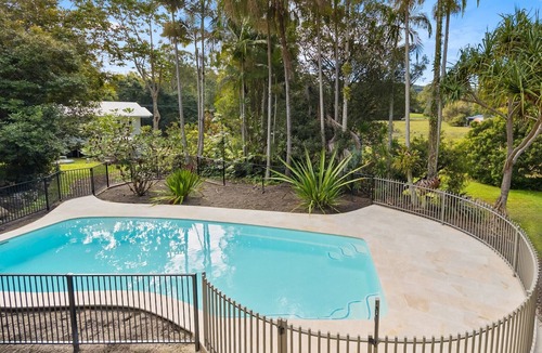 Ninderry House | Quiet Ninderry Cottage with Peaceful Rural Outlook
