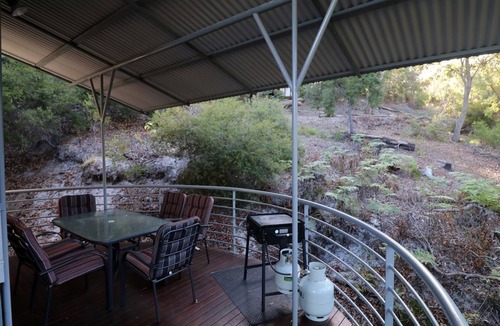 Kingfisher Bay Villa | quiet villa satinay