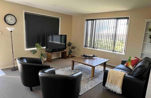 Tranmere Apartment | Río y montaña: the perfect view