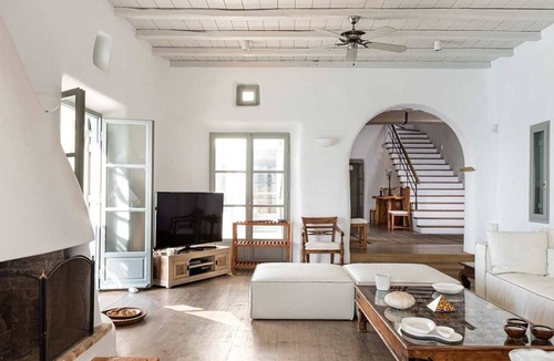 Tourlos Villa | R 3173 Villa Folami With Dishwasher.Hairdryer & Private infinity pool,