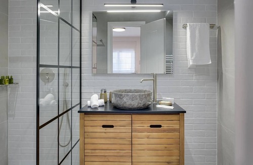 Koukaki Villa | R 3394 Villa Hikialani With Bath Amenities ,Coffee Facilities & Sitting Area.