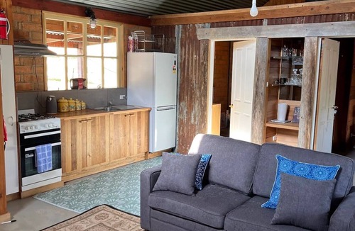 Warrenbayne Cabin | Rainbow valley bunkhouse