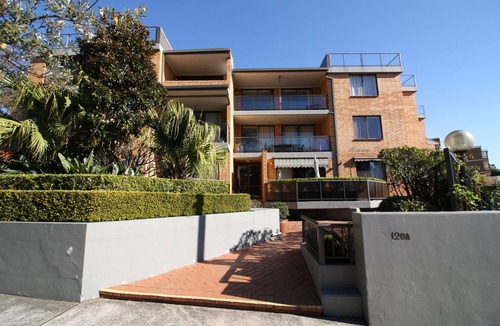 Randwick Apartment | RANDWICK-193SQM-BEACHSIDE-DINNING-SHOPS-TRANSPORT-POOL-SPA-SAUNA-GYM-240SQM YARD