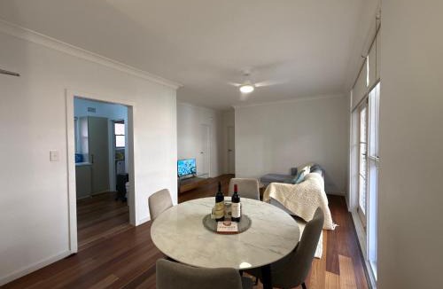Randwick Apartment | Randwick Luxury 2 Bed Apt & Study Area