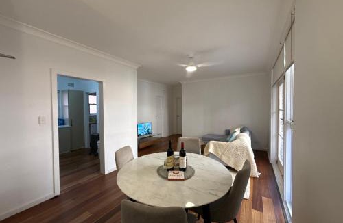 Randwick House | Randwick Shared Apt with Study Desk & Parking