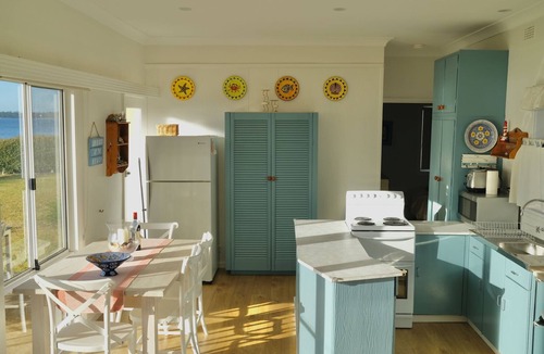 Callala Beach Cottage | Rare Absolute Beachfront Cottage - Jervis Bay Views
