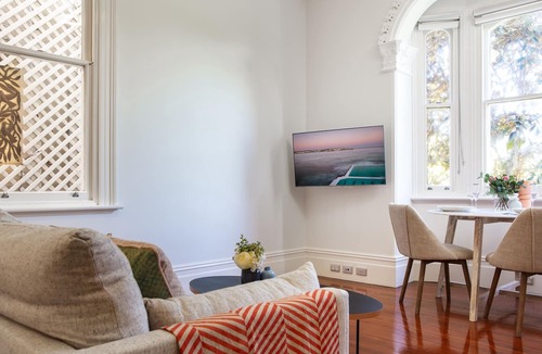 Glebe Apartment | Ravenscourt’s Studio Apartment Close to Everything