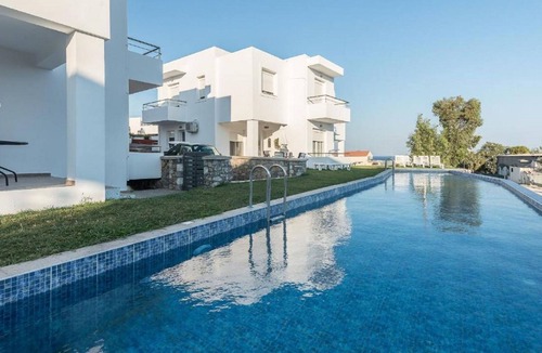 Gennadi House | Ravishing Holiday Home in Gennadi with Shared Swimming Pool