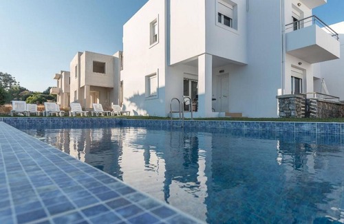 Gennadi House | Ravishing Holiday Home in Gennadi with Shared Swimming Pool