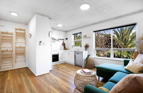 Glenelg North Apartment | Ray's Place by the Riverside