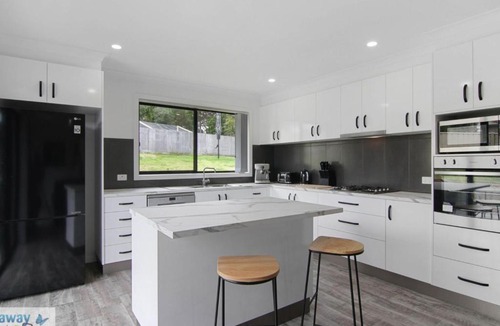 Tura Beach House | Rays on Elizabeth Parade