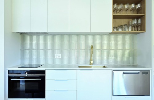 Noosa Heads Apartment | Recently renovated Portofino 6 - Beach-side holiday.