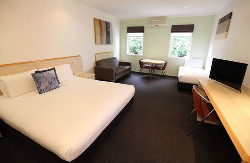 Woombye Hotel | Red Bridge Motor Inn