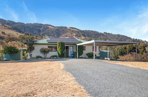 Little River Cottage | Red Gum Pet Friendly Cottage
