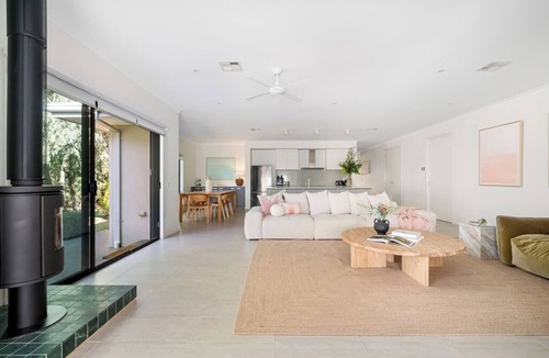 Red Hill South House | Red Hill Retreat - Pool Table, Wineries