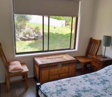 Trott Park Hostel | Red Kennel Budget Private Rooms - Trott Park