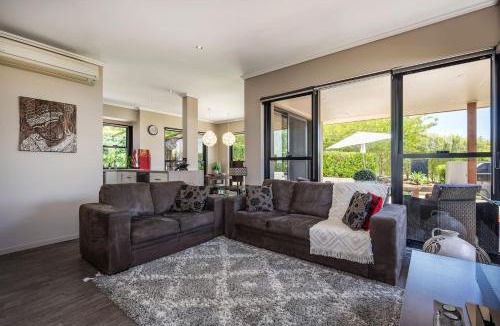 Central Mudgee House | Red Lotus Retreat near Central Mudgee and Wineries