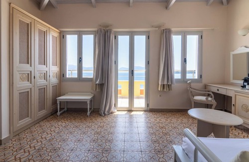 Nikiana Hotel | Red Tower