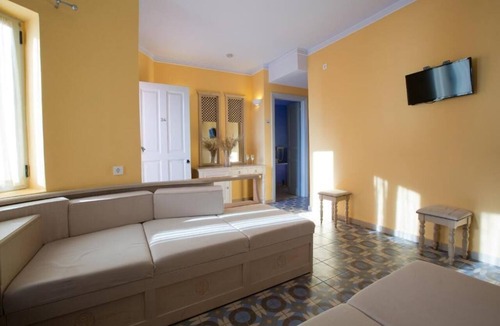 Nikiana Hotel | Red Tower