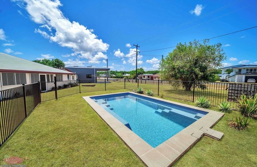 Kurrimine Beach House | Reef Shack Beach Vibes Stroll to the beach