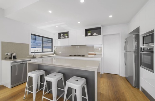 Port Macquarie House | Reflections - BEAUTIFUL 4 BEDROOM CANAL WATERFRONT HOME