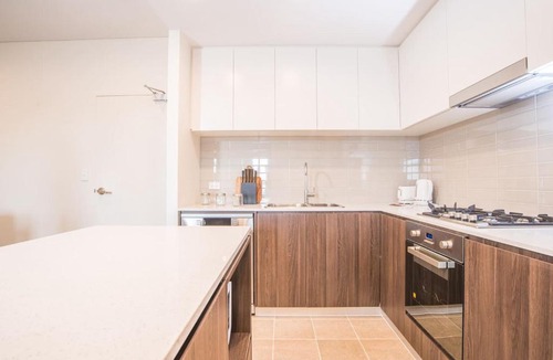Liverpool Apartment | REFRESHING 2bed2bath APT in Up&Coming Liverpool