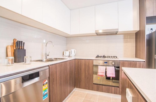 Liverpool Apartment | REFRESHING 2bed2bath APT in Up&Coming Liverpool