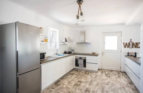 Naousa Villa | Refreshing Bright Villa near the Beach