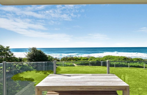 The Entrance North Apartment | Regency Court - Absolute Beachfront