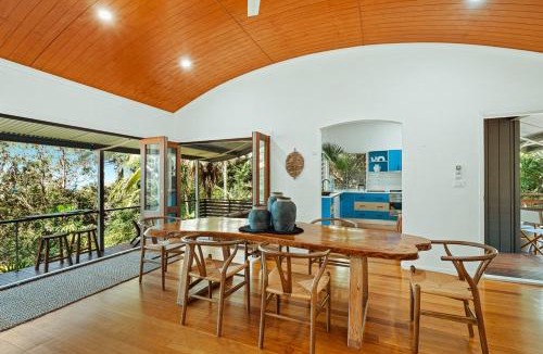 Trinity Beach House | Reinwood Retreat - A home Nestled in the Treetops of a Rainforest